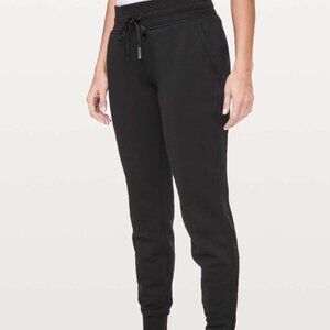 Lululemon EUC Warm Down Jogger Sweatpants Black Sz 8